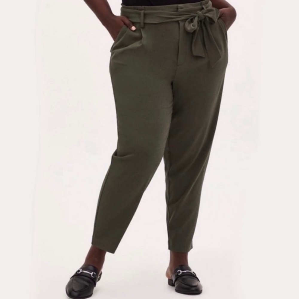 HP 🎉 TORRID OLIVE GREEN CROSSHATCH SELF TIE TAPERED PANT
